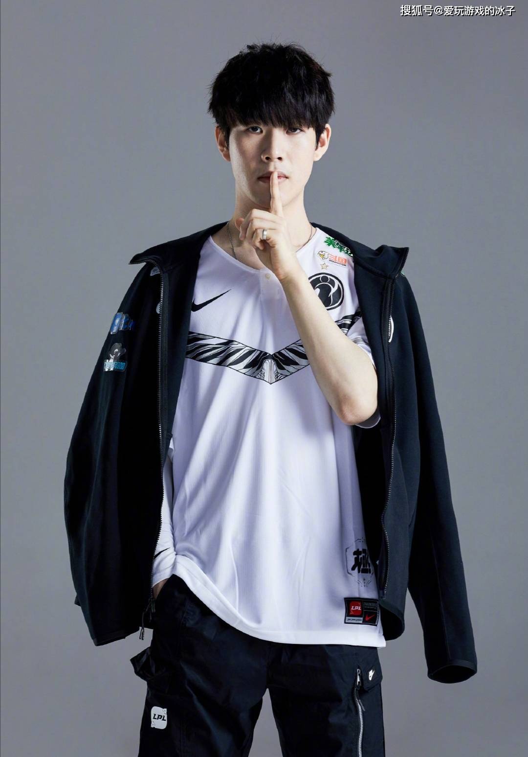 轻松自在！LVG在两场快速比赛中击败了澳大利亚半职业战队HB，赢得了他们的首场胜利！