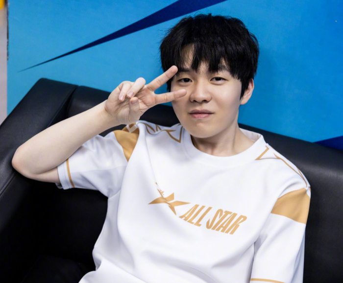 WBG公告：Theshy今日起飞准备归队，将进行14+7隔离